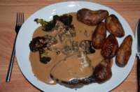 beefsteakroastedpotatoesandbroccoliwithapeppercornsauce_small.jpg